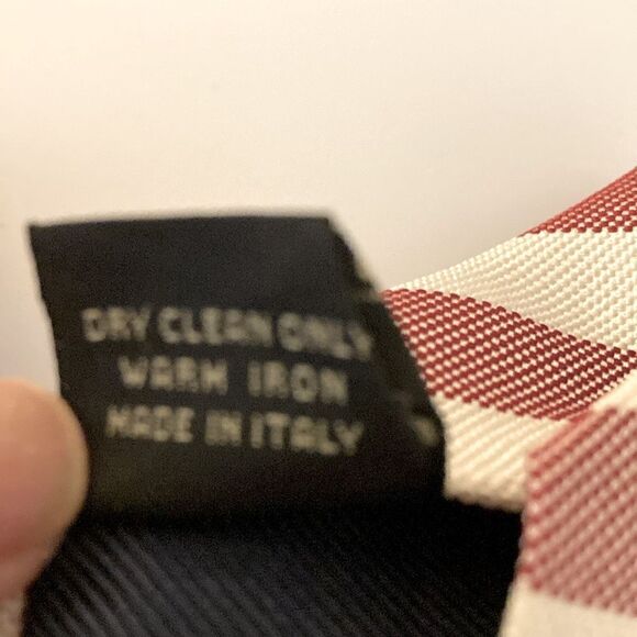 Ermenegildo Zegna Diagonal Stripe Woven Silk Necktie. Red/cream. - Picture 8 of 8
